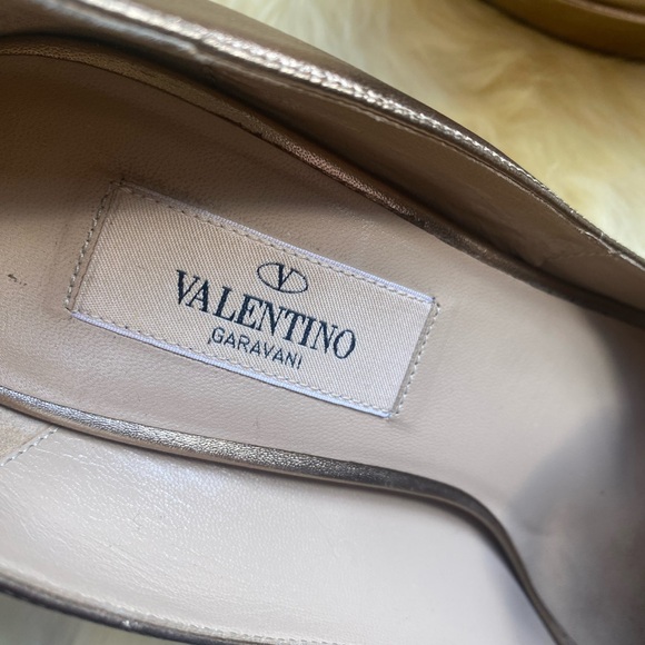 PRICE DROP‼️Rose Gold Valentino Garavani bow heels size 37 - Picture 7 of 8